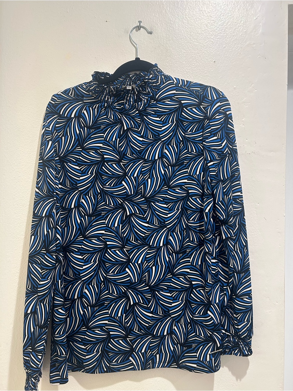 Anne Klein Blue, Black & White Abstract Wave Button-Down Blouse